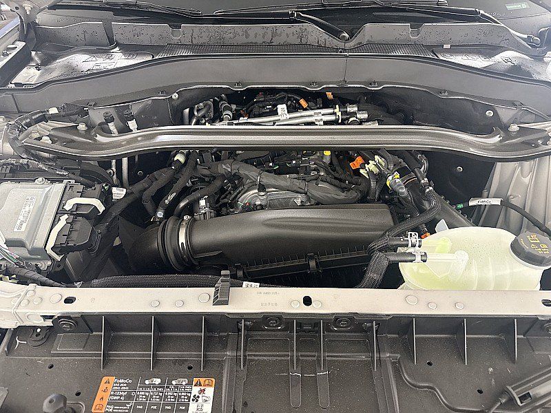 New 2025 Ford Explorer ST-Line w/ Premium Package AWD/4WD image 32