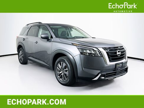 Used 2025 Nissan Pathfinder SV FWD image 1