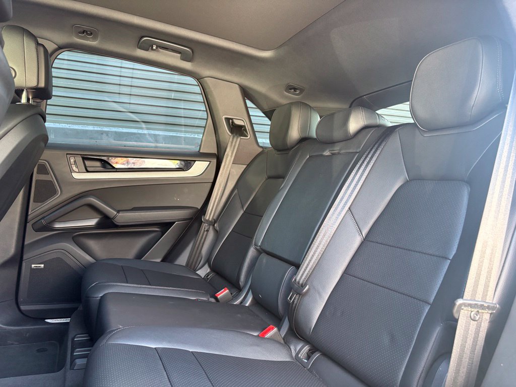 Certified 2026 Porsche Cayenne E-Hybrid AWD/4WD image 18