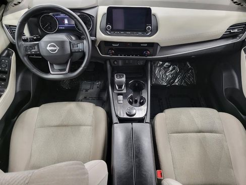 Used 2025 Nissan Rogue SV image 7