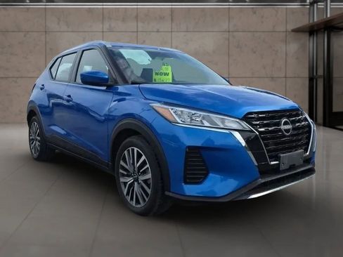 Used 2024 Nissan Kicks SV image 2