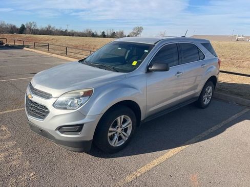 Used 2017 Chevrolet Equinox LS image 3