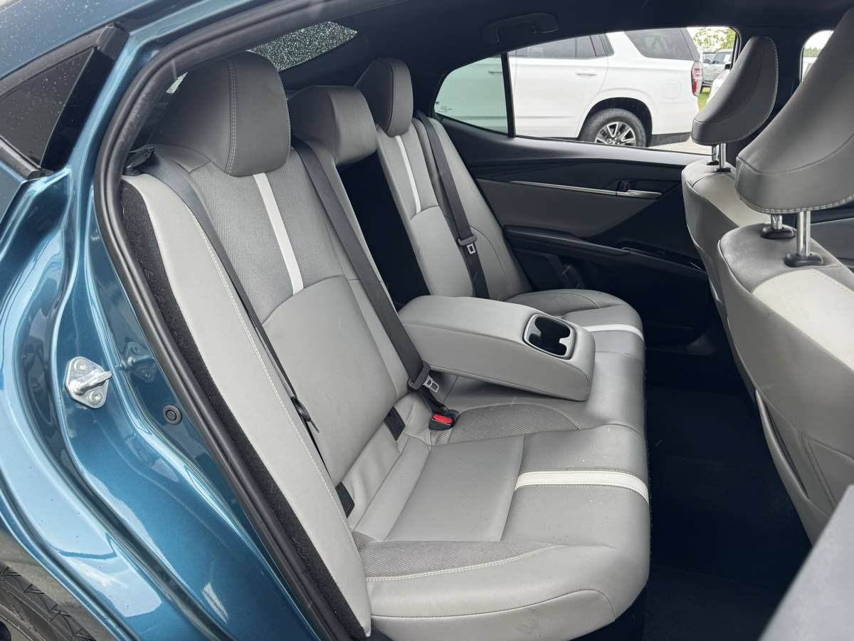 Used 2025 Toyota Camry SE FWD image 17