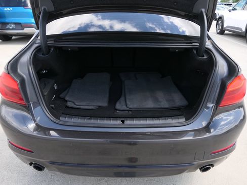 Used 2020 BMW 530e w/ Convenience Package image 26