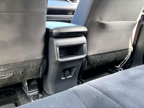 Used 2019 Toyota RAV4 LE w/ Carpet Mat Package FWD image 34