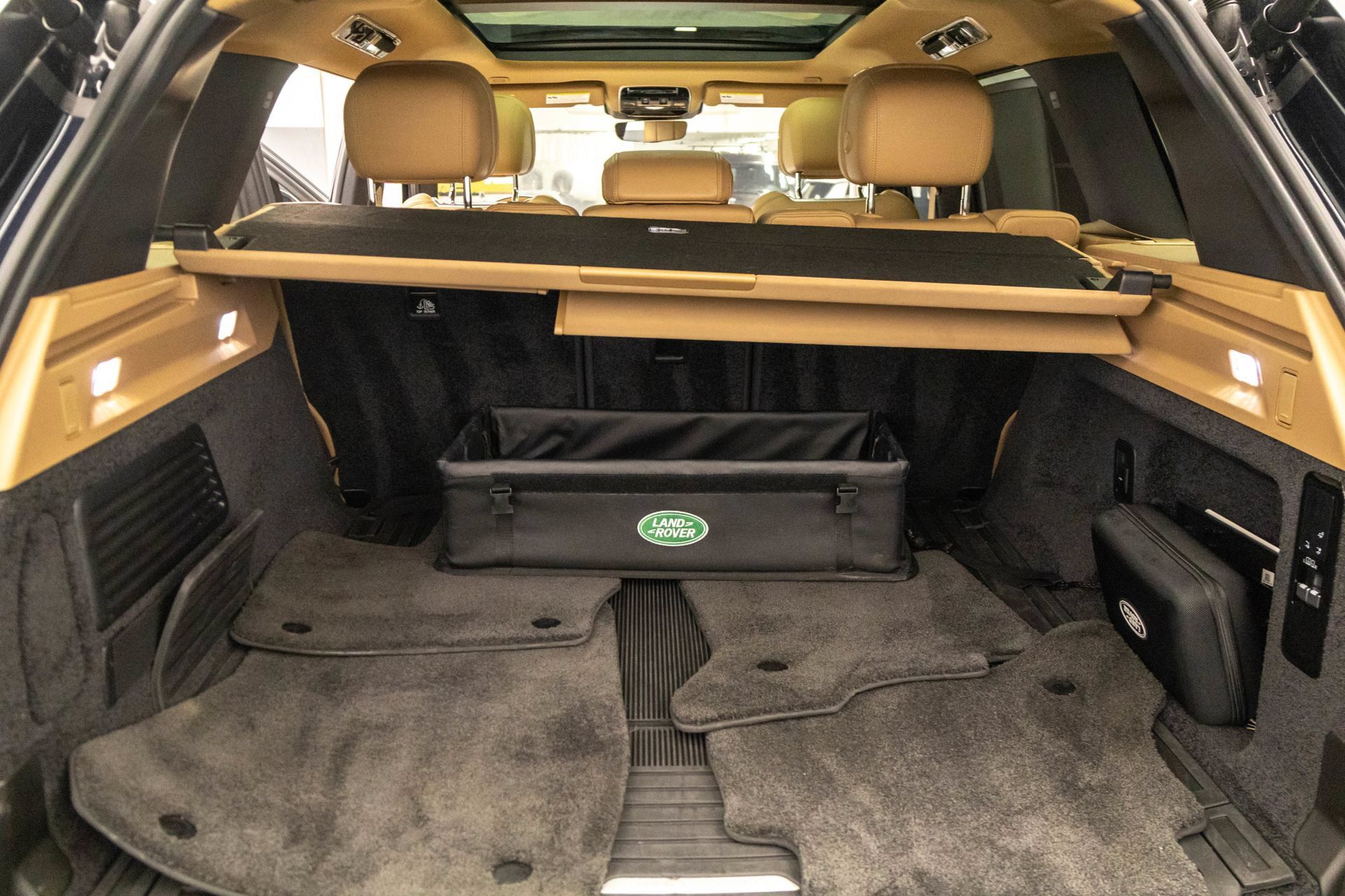 Used 2023 Land Rover Range Rover SE AWD/4WD image 32