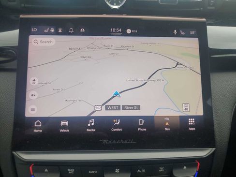 Used 2022 Maserati Quattroporte Modena Q4 image 17