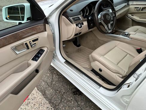 Used 2014 Mercedes-Benz E 350 4MATIC Sedan image 9