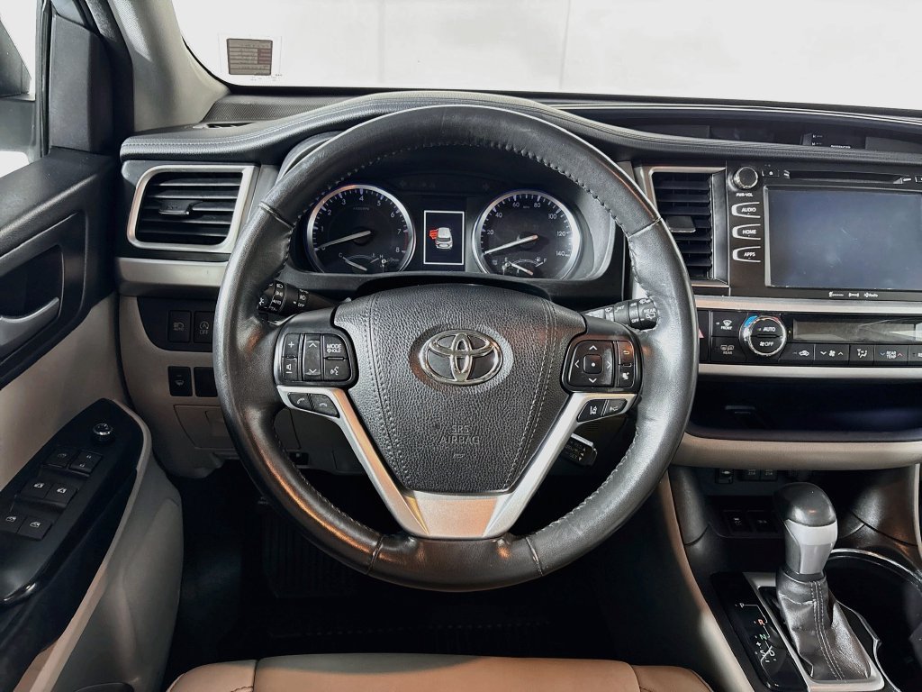 Used 2018 Toyota Highlander XLE AWD/4WD image 13
