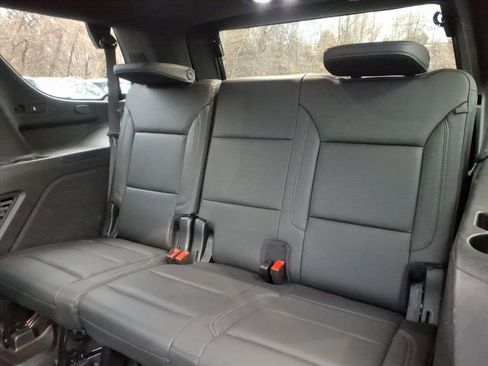 Used 2021 Chevrolet Tahoe Z71 w/ Z71 Signature Package image 16