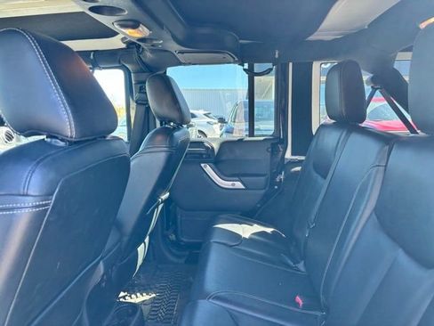 Used 2016 Jeep Wrangler Unlimited Sahara w/ Connectivity Group AWD/4WD image 9