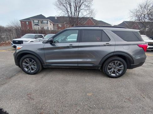 Used 2023 Ford Explorer XLT w/ Equipment Group 202A image 3