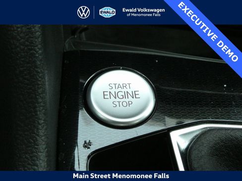 Used 2025 Volkswagen Taos SE image 10