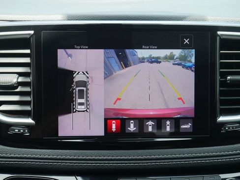 Used 2022 Chrysler Pacifica Limited w/ Uconnect Theater Family Group FWD image 7