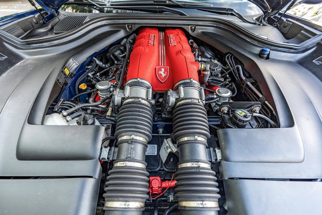 Used 2012 Ferrari California RWD image 23