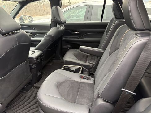 Used 2024 Toyota Grand Highlander AWD Hybrid image 26