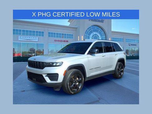 Certified 2023 Jeep Grand Cherokee Altitude AWD/4WD image 1