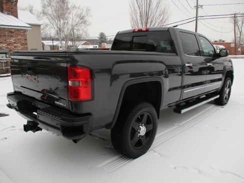 Used 2015 GMC Sierra 2500 Denali w/ Suspension Package, Off-Road image 10
