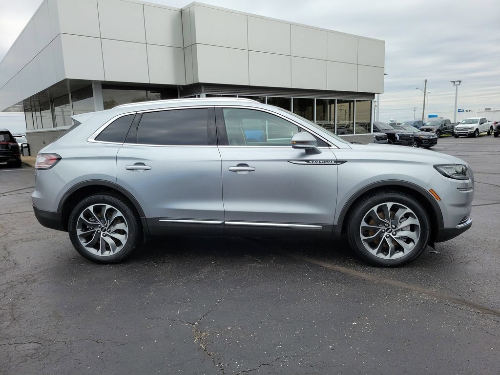 Certified 2023 Lincoln Nautilus Reserve w/ Luxury Package AWD/4WD image 3