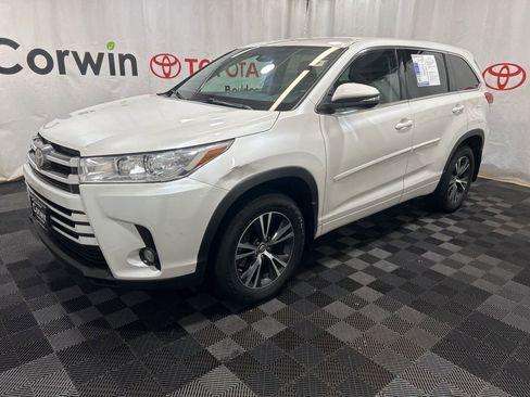 Used 2017 Toyota Highlander Plus image 4