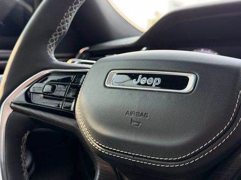 Used 2023 Jeep Grand Cherokee Overland AWD/4WD image 17