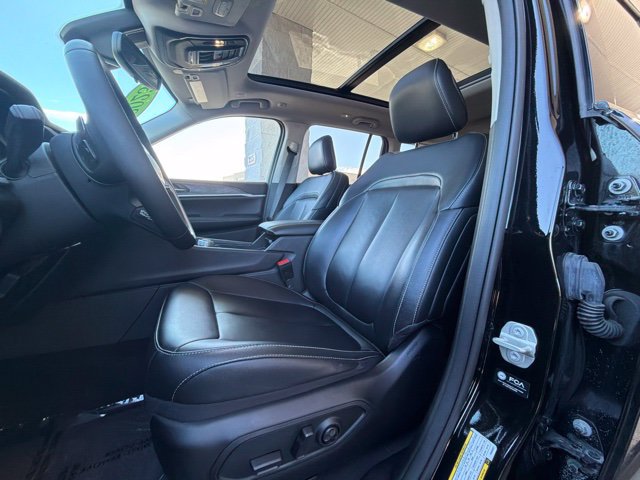 Used 2023 Jeep Grand Cherokee Limited w/ Black Appearance Package AWD/4WD image 14