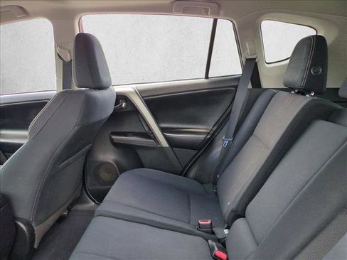 Used 2018 Toyota RAV4 XLE FWD image 18