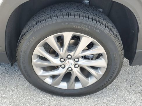 Used 2025 Buick Enclave Preferred image 5