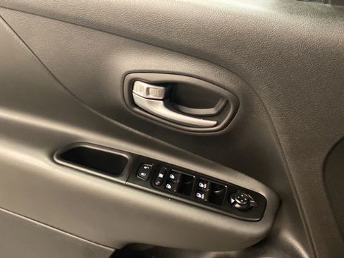 Used 2021 Jeep Renegade Limited AWD/4WD image 25