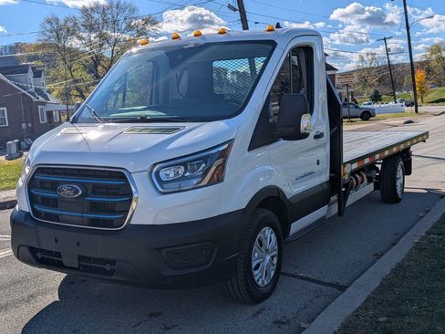 Used 2023 Ford E-Transit image 12