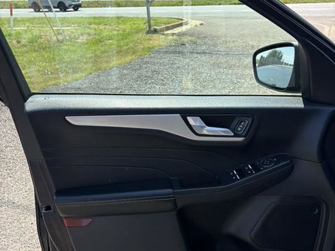 Used 2021 Ford Escape SE w/ SE Sport Appearance Package AWD/4WD image 10