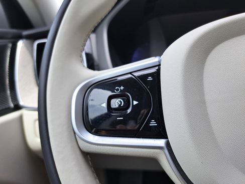 Used 2022 Volvo XC60 B5 Inscription w/ Climate Package image 18