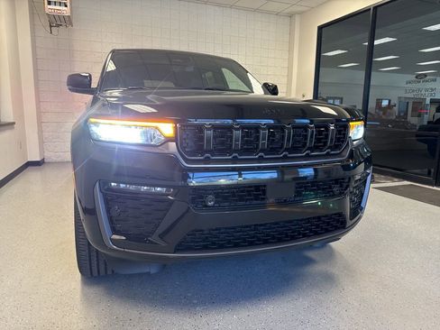 New 2026 Jeep Grand Cherokee Limited AWD/4WD image 9