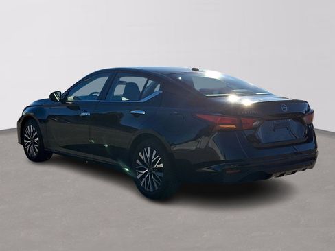 Used 2024 Nissan Altima 2.5 SV image 4