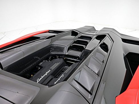 Used 2025 Lamborghini Revuelto AWD/4WD image 19
