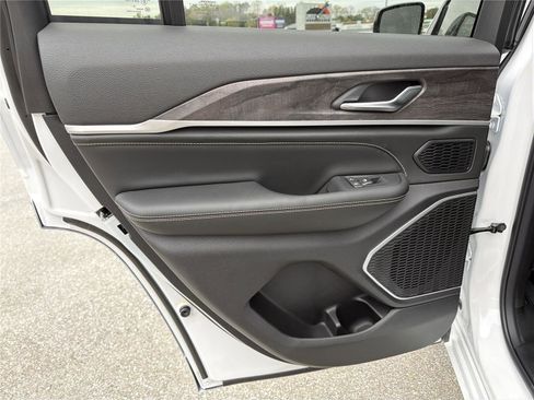 New 2026 Jeep Grand Cherokee Limited Reserve image 20