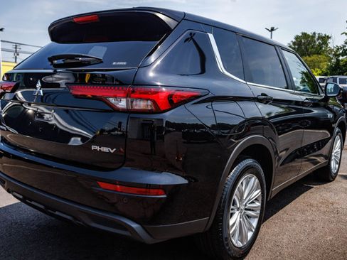 New 2025 Mitsubishi Outlander ES image 5