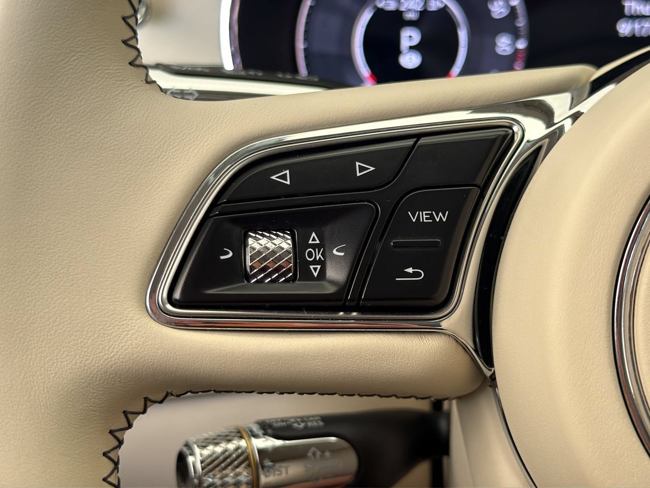 Used 2025 Bentley Flying Spur Plug-In Hybrid AWD/4WD image 32
