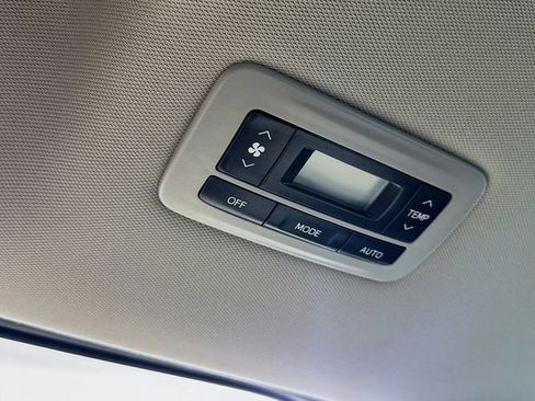 Used 2017 Toyota Sienna XLE image 26