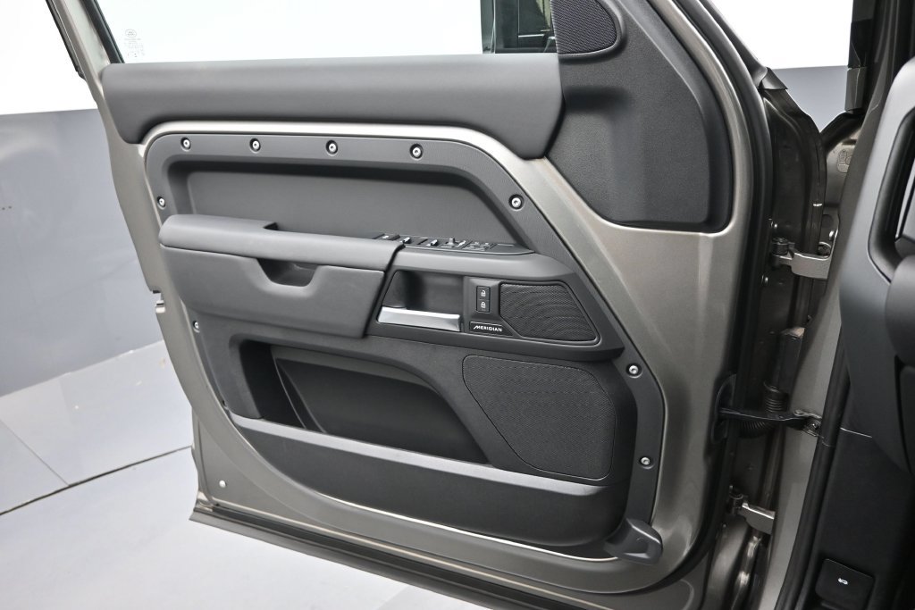 Used 2025 Land Rover Defender 110 S AWD/4WD image 6
