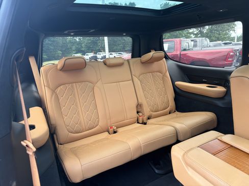 Used 2022 Jeep Grand Wagoneer Series III AWD/4WD image 26