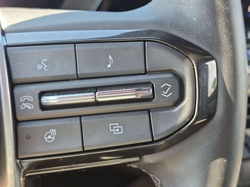 Used 2025 Chevrolet Colorado ZR2 w/ Technology Package AWD/4WD image 18
