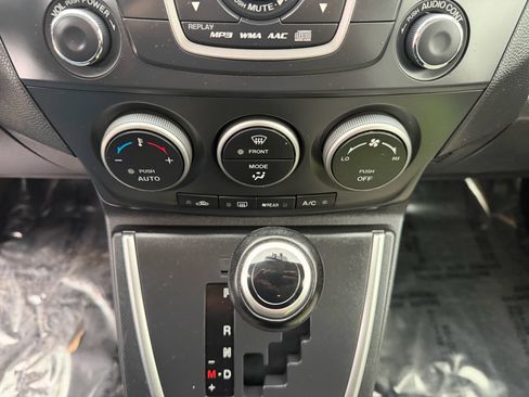 Used 2013 MAZDA MAZDA5 Grand Touring image 15