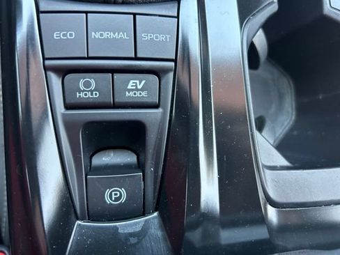 Used 2025 Toyota Camry SE FWD image 17