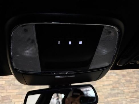 Used 2017 Dodge Charger SXT AWD/4WD image 25