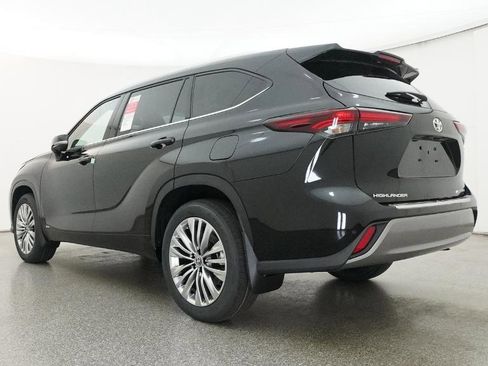 New 2026 Toyota Highlander Platinum AWD/4WD image 14