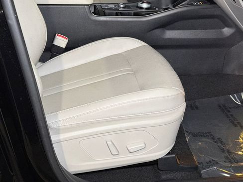 Certified 2023 Kia Sorento EX AWD/4WD image 13
