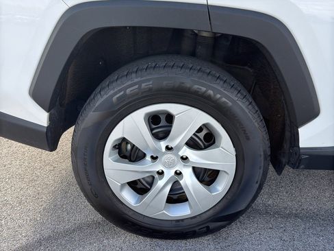Used 2020 Toyota RAV4 LE image 11