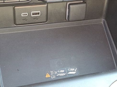 Used 2024 Chevrolet Tahoe High Country image 9