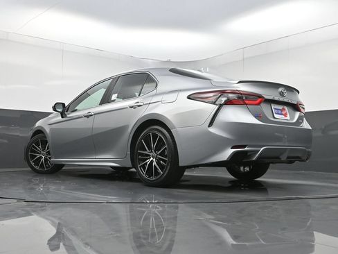 Used 2022 Toyota Camry SE w/ Convenience Package FWD image 28